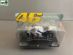 Moto GP miniature Valentino Rossi 46 Yamaha YZR-M1 Show Bike Valencia 2007 1/18 - Bild 1 von 5