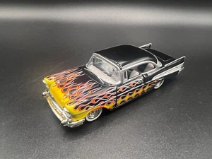 M2 Machines 1957 Chevrolet Bel Air Flames schwarz rollt nicht! - Bild 1 von 4