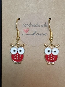 Rote Eule Ohrringe Emaille auf goldfarbenem Metall schrullig Geschenk  - Bild 1 von 1