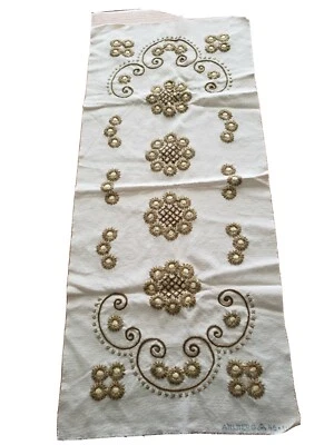 Tapiz vintage de oro crema Arlberg 17,5 x 40,5 bordado aguja defectos  Foto 1 de 4