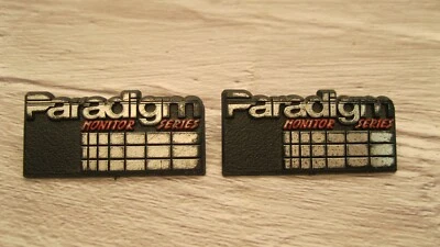 Par de logotipos de pestañas de altavoz serie Paradigm Monitor Foto 1 de 4