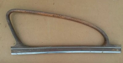 1942 46 47 48 Chevy Fleetline Aerosedan RH rear window garnish trim molding  - Imagem 1 de 2