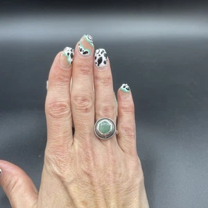 Stunning Vtg 925 Sterling Silver Beautiful Green Stone Design Ring #B70 - Picture 1 of 21