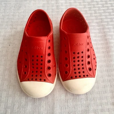 Sapatos aquáticos Native Jefferson infantis borracha vermelha tamanho C7 - Imagem 1 de 4