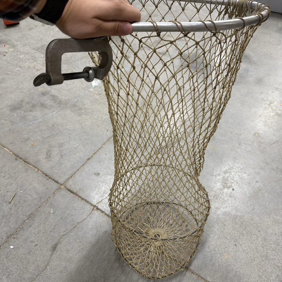 RARA Red de inmersión de pesca en hielo Frabill con abrazadera de agarre de tornillo - ¡Cuchara Minnow manos libres! Foto 1 de 4