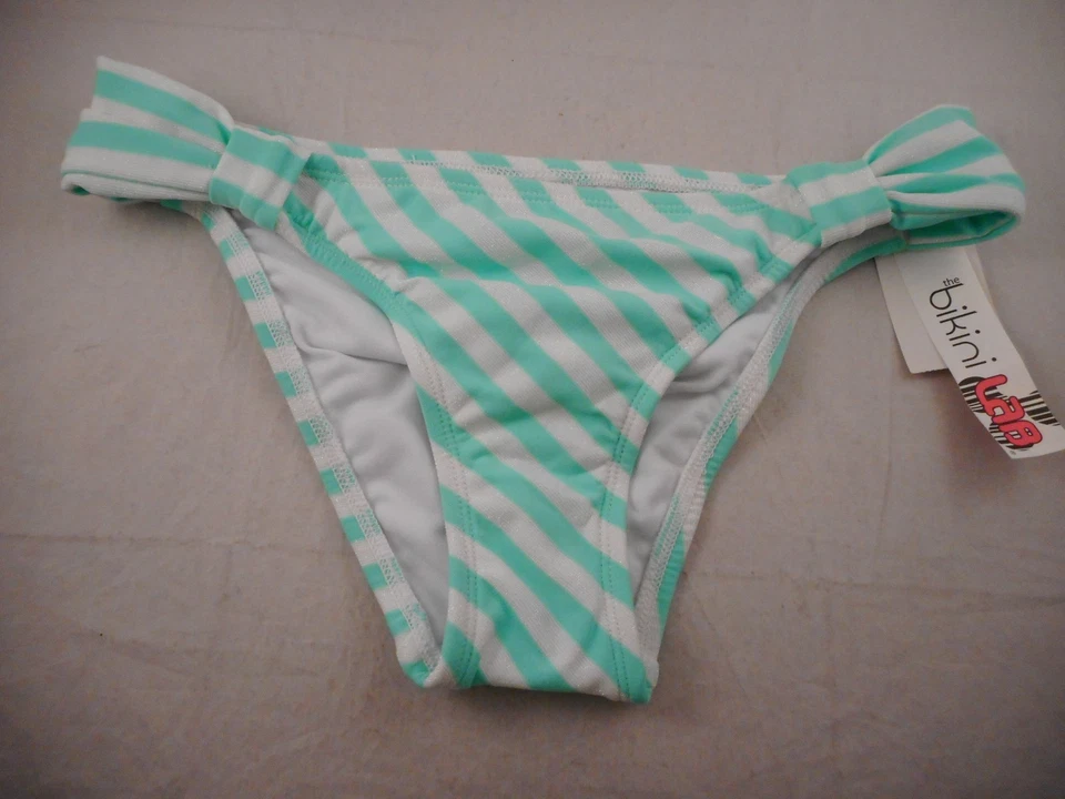 Nuevo con etiquetas Bikini Laboratorio Verde y Metálico Rayas Pestaña Lateral Bikini Parte Inferior Talla Pequeña Brilla Foto 1 de 3