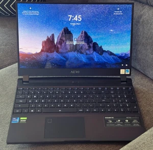 GIGABYTE AERO 15 OLED YD 4k Laptop 15.6" UHD, Intel i9-11980HK, 32GB, 3080 GPU - Picture 1 of 12