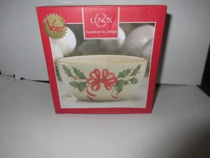 Lenox Holiday 5" Bowl New in box Gold trim 16 ounce - Picture 1 of 4