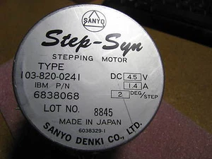 MOTORE PASSO-PASSO IBM / SANYO KENKI # 6838068 NSN: 6105-01-287-4520 #103-820-0241 - Foto 1 di 3