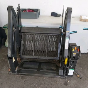 Rollstuhl Lift Hublift Behindertenlift Hebebühne Plattformlift Senkrechtlift - Bild 1 von 14