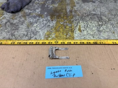 02-09 Trailblazer подъема ворота кнопка зажим фиксатор - Изображение 1 из 4