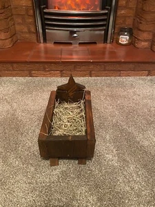 Small Nativity Manger - Picture 1 of 13