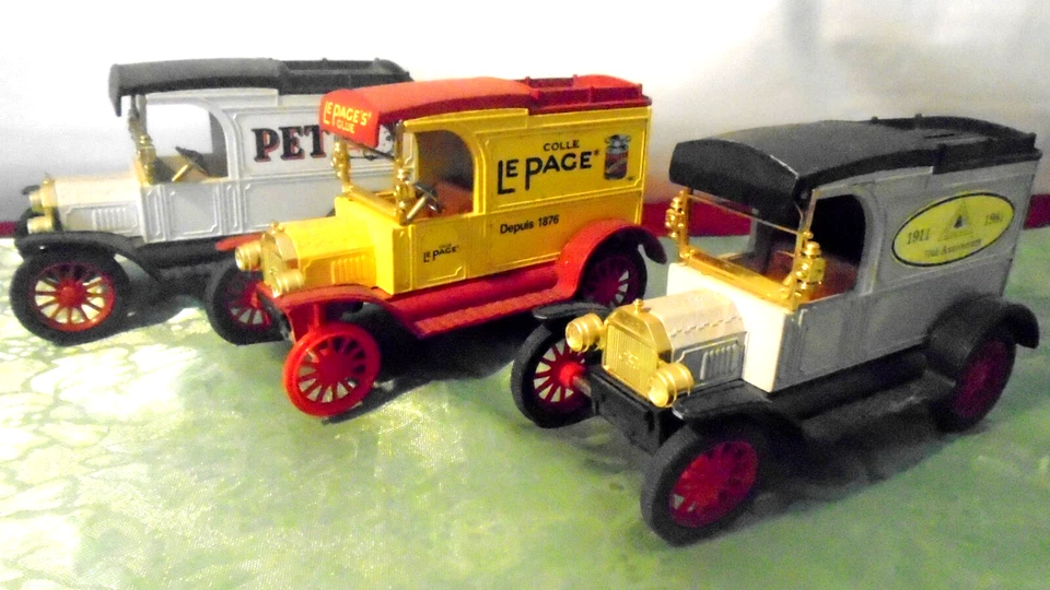 Lot 3 ERTL 1913 Ford Model T Van Coin Banks With Keys Phone Pet Milk Le Page's - Image 1 of 4