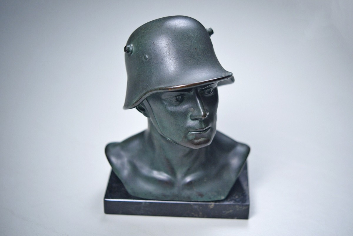 Helmets of the First World War　第一次世界大戦 Amazon.com: Helmets of the First World War: Germany, Britain