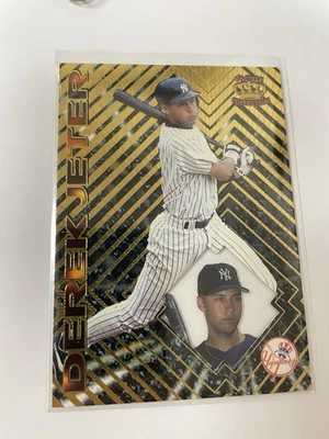 Colección Pacific Crown 1997 PRISMA DORADO 51 Derek Jeter Yankees Salón de la fama acetato raro Foto 1 de 2