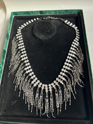 Collar babero tono plata con borlas diamantes de imitación Suzanne Somers #JG52 de colección nuevo en stock Foto 1 de 4