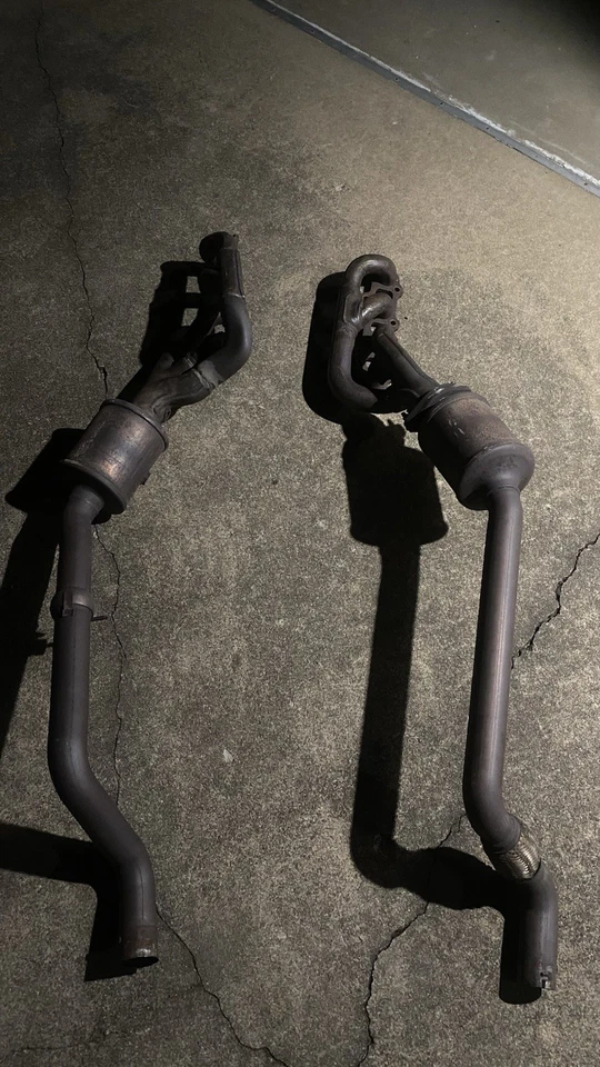 Juego de montaje de tubo de cabezal de escape Ford Mustang GT S550 2015-2017 OEM 4 k millas Foto 1 de 2