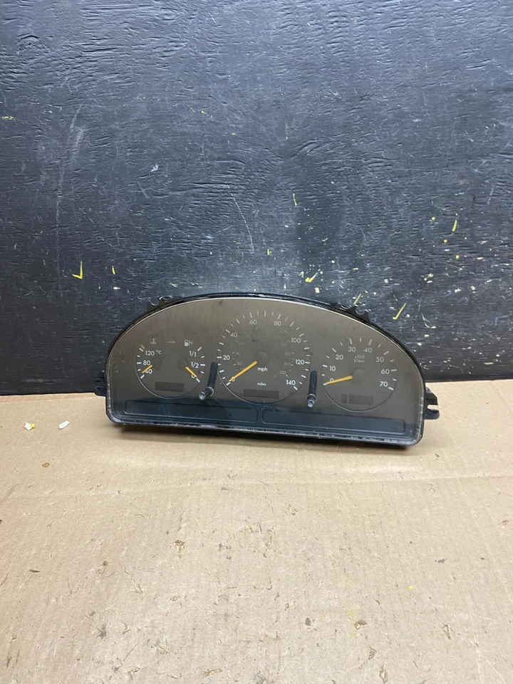 1998-2005 Mercedes W163 ML320 ML430 Instrument Cluster Speedometer U4700 DG - Image 1 of 4
