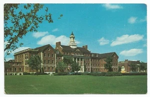 Veteran's Hospital For Kansas Wichita, Kansas Postcard With Trees & Vintage Cars - Picture 1 of 2