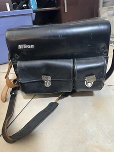 Custodia rigida per fotocamera Nikon FB-5 vintage in pelle nera - Foto 1 di 11