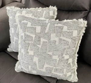 (Lot Of 2) Threshold Toss Pillow Geometric Patterned Cut Square Green 18 X 18in - Picture 1 of 5