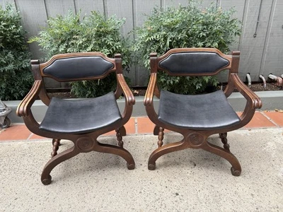 Par de sillas tapizadas de madera vintage Bassett Savonarola Dante renacentista renacimiento Foto 1 de 4