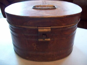 Vintage Näh- oder Garnbox aus Metall mit Zubehör - Bild 1 von 11