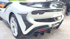 Diffusore Canard laterale paraurti posteriore in fibra di carbonio a secco adatto per Ferrari 296 GTB GTS - Foto 1 di 11