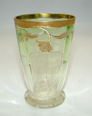 Старинный богемный стеклянный эмалированный зеленый затененный стакан Moser - Изображение 1 из 3