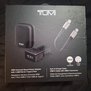 Nuevo Adaptador de Corriente de Viaje Inteligente Universal TUMI 25W 100V-240V Cargador + Cable - Imagen 1 de 4