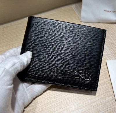 Carteira SALVATORE FERRAGAMO preta/vermelha couro revival dupla prata logotipo - 6CC - Imagem 1 de 4