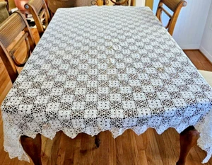 Tovaglia vintage artigianale all'uncinetto bordo smerlato 71 x 78 bianco avorio - Foto 1 di 6