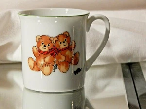 BEARS ENESCO 1979 6 OZ PIGGLETS TINY CHILD COFFEE TEA MUG CUP - Imagen 1 de 3
