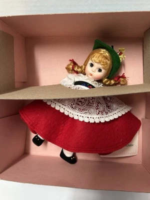 Vintage Madame Alexander Suiza #594 - Caja y etiqueta originales Foto 1 de 4