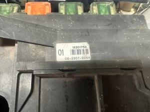 15301758 Oldsmobile Cutlass or Grand Prix Fusebox computer 1997-1998 - Picture 1 of 4