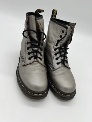 De Colección Dr Martens 1460 Mujer’s UK 5 US 7 Gris Plata Cuero Botines con Cordones Foto 1 de 4