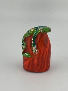"Pequeña iguana mexicana tallada a mano en roca 2"" lagarto firmado" - Imagen 1 de 6