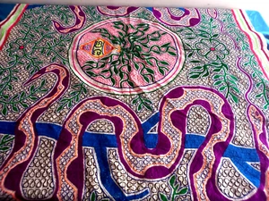 Peruvian shipibo blanket hand embroidered anacondas and ayahuasca flower - Picture 1 of 10