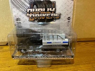 1/64 GREENLIGHT 2018 CHEVROLET SILVERADO 3500 DUALLY TIRE SERVICE TRUCK - Image 1 of 4