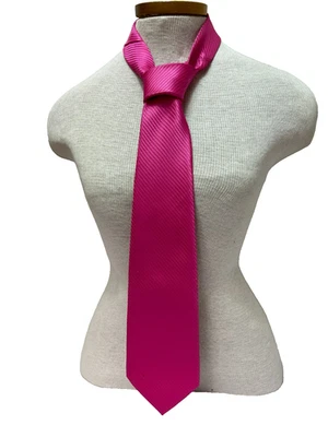 Corbata para hombre GUCCI rosa brillante seda texturizada 4' x 59" Foto 1 de 4