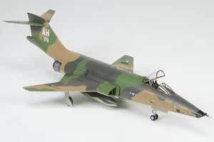Hobby Master 1/72 RF-101C Voodoo Gerry's Clown USAF 460th TRW, 45th TRS Polka - Picture 1 of 2