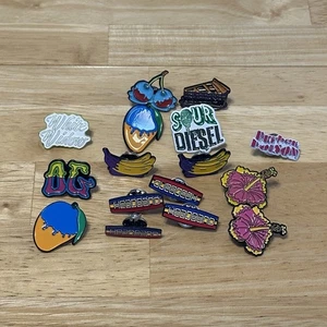 Lot of (16) GELATO Brand Collectible Pins Has Back To Pins Rare! 420 Sammlerstücke - Bild 1 von 4