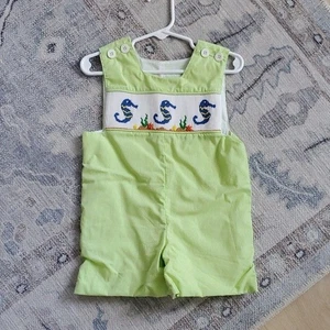 Remember Nguyen Jungen gesmokter bestickter Seepferdchen Ozean Jon Jon Strampler Gr.18m - Bild 1 von 8