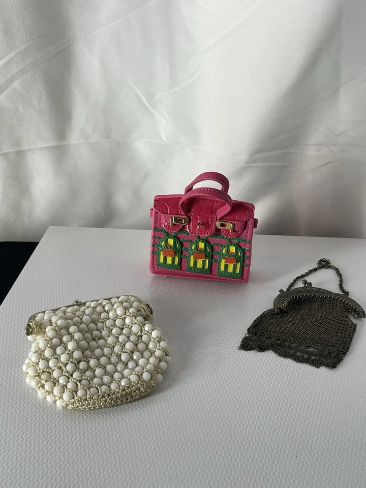 Lote de 3 bolsas de troca com miçangas/corrente diversas veja fotos desgaste/manchas - Imagem 1 de 4