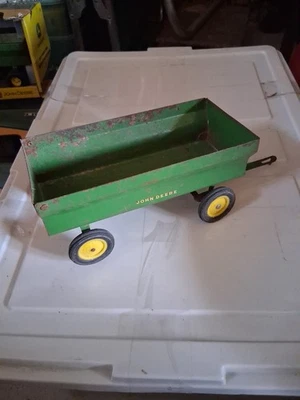 Remolque vintage de metal Ertl John Deere caja acampanada vagón grano escala 1:16 EE. UU. Foto 1 de 4