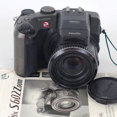 Fujifilm FinePix S602 Zoom Digital Camera 3.2 MP 6X Optical Zoom - Image 1 of 2