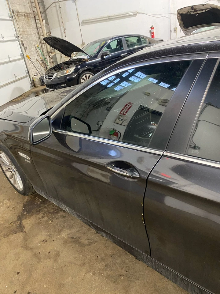 Used Front Left Door Assembly Front fits: 2012 Bmw 535I electric Front Left Grad Foto 1 de 4
