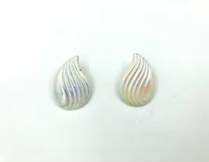 Hermosos Pendientes Push Back Vintage - Forma de Lágrima - Pintados Blanco Perlado - Imagen 1 de 4