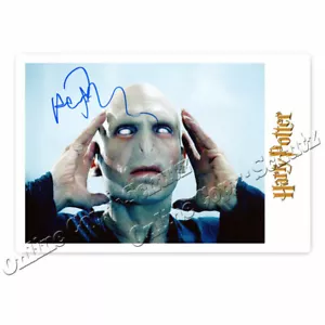 Ralph Fiennes als Lord Voldemort aus Harry Potter - Autogrammfotokarte - Bild 1 von 1