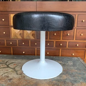 Hocker Tulpenfuß Kunstleder Schwarz Weiß Midcentury Design 60er 70er Panton Ära - Bild 1 von 7